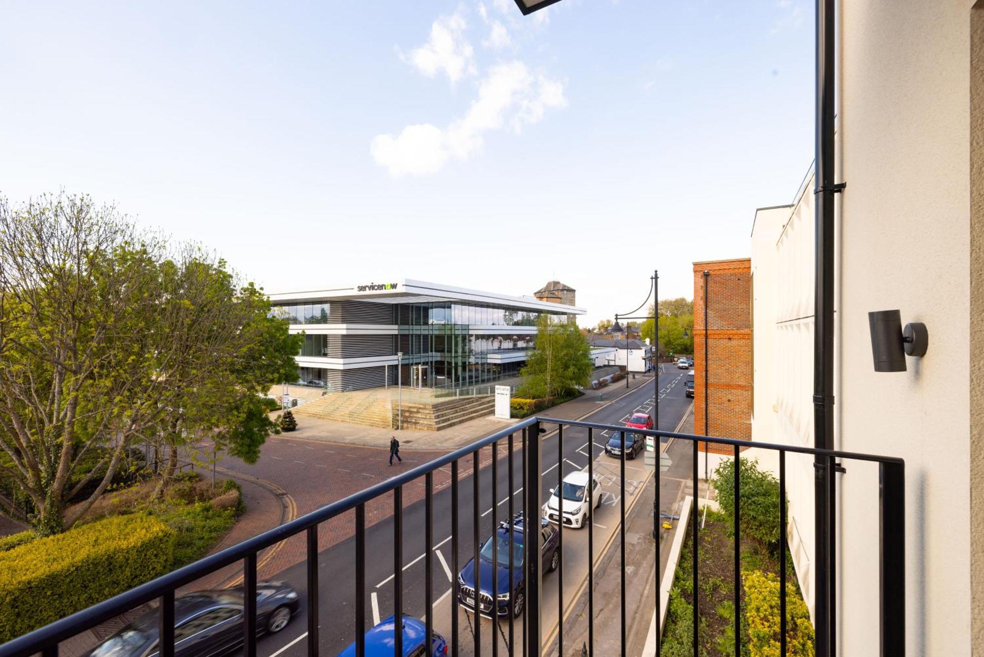 Charles Hope Staines Riverside エクステリア 写真